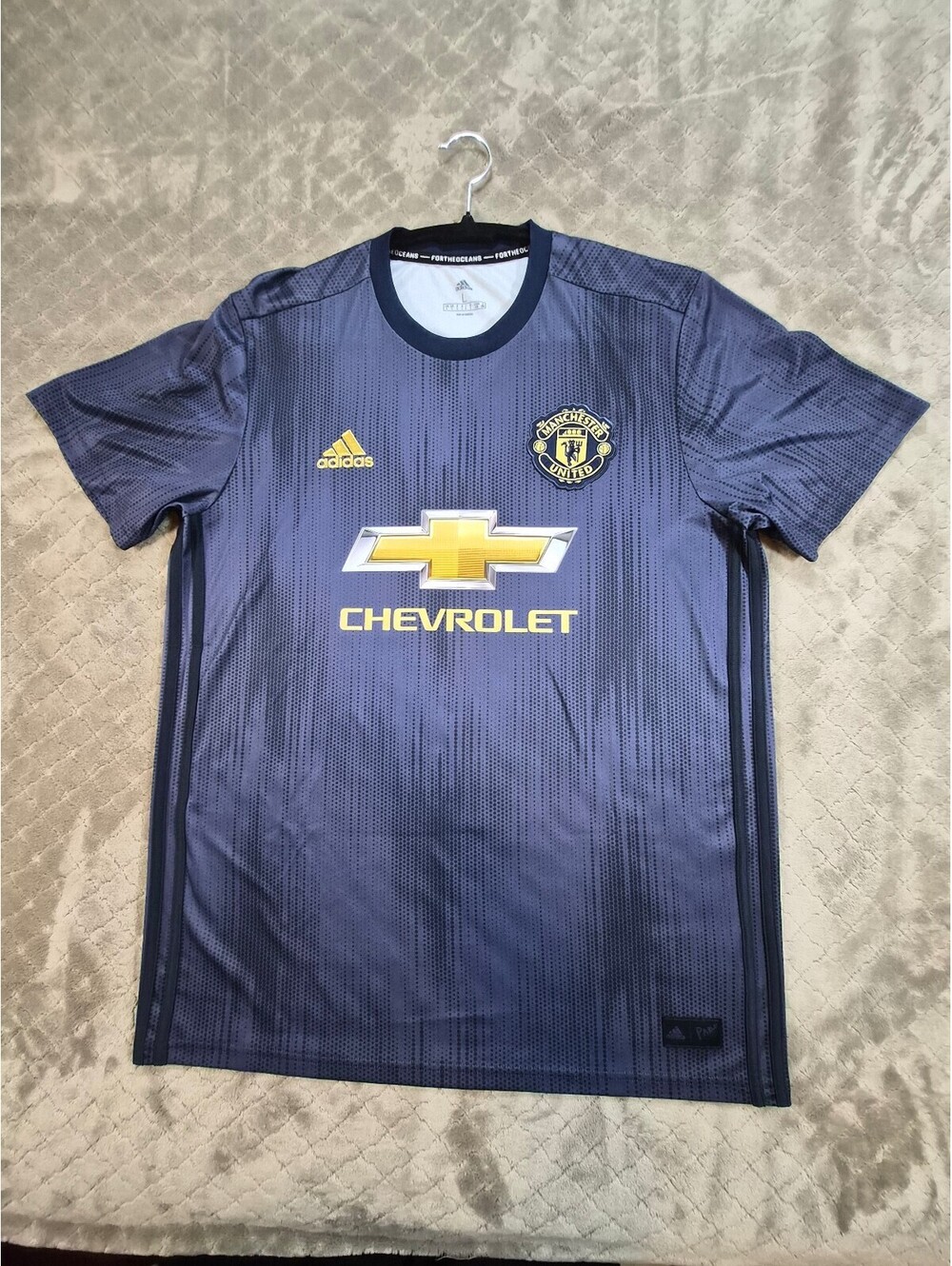 MANCHESTER UNITED 2018/19 THIRD FOOTBALL KIT ADIDAS Sz L